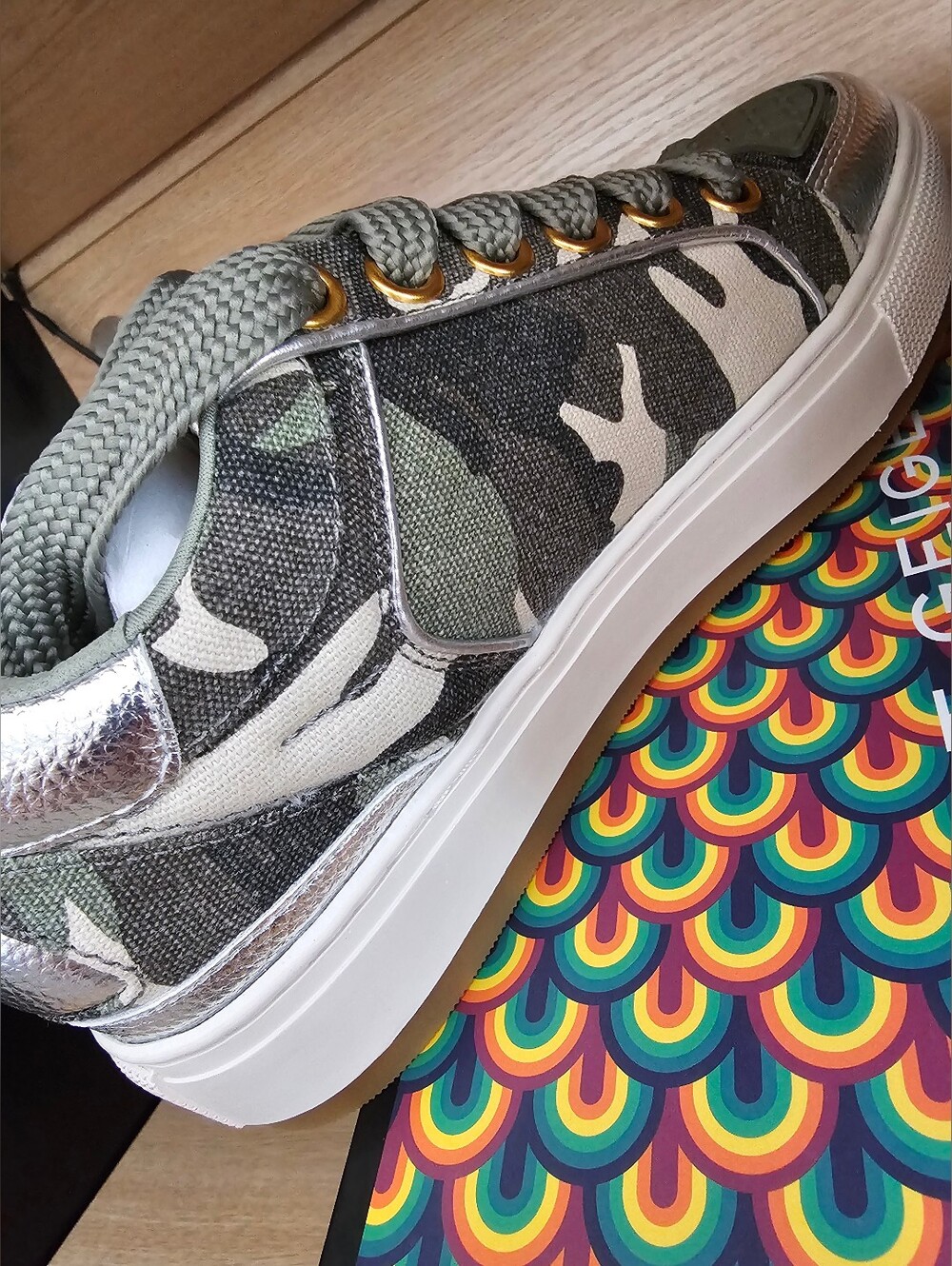 Kurt Geiger London SouthBank Tag Sneaker. Size 8.5 - Picture 11 of 13